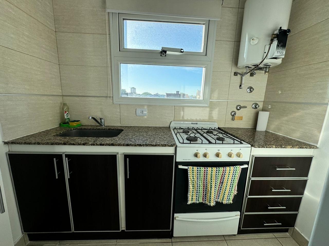 Foto de Venta ambiente y medio. Zona Parque Luro, imagen 2