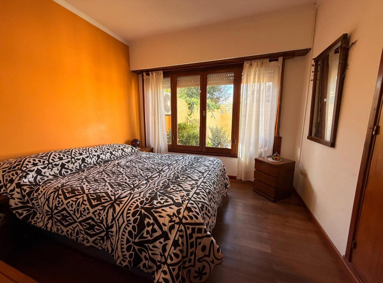 Foto de VENTA CHALET 4 AMBIENTES CON COCHERA Y PARQUE, ZONA SAN JOSE, imagen 3