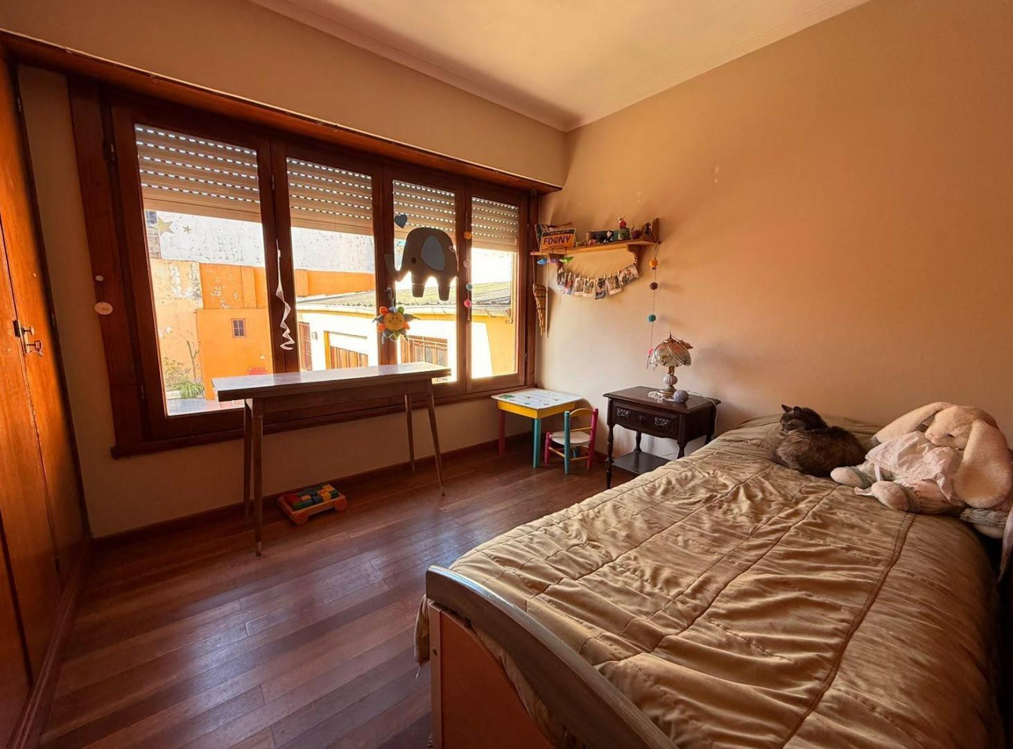 Foto de VENTA CHALET 4 AMBIENTES CON COCHERA Y PARQUE, ZONA SAN JOSE, imagen 1