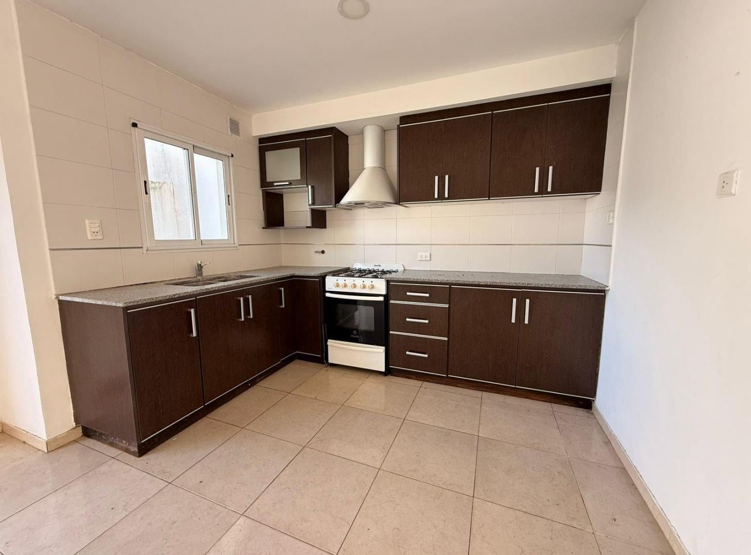 Foto de Alquiler Dúplex 3 ambientes con parque y quincho, villa primera, imagen 4