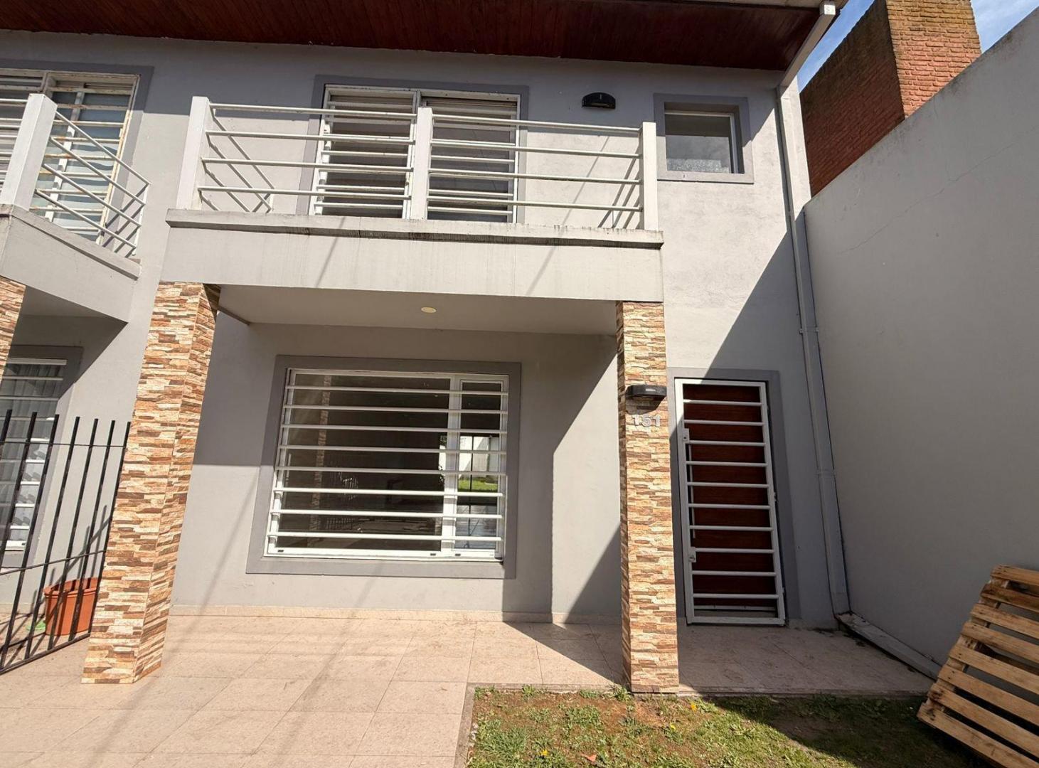 Foto de Alquiler Dúplex 3 ambientes con parque y quincho, villa primera, imagen 2