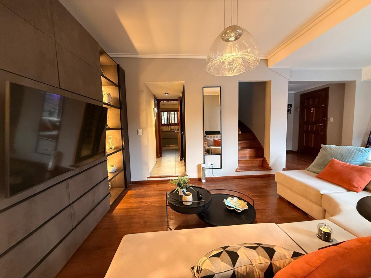 Foto de Venta casa 6 ambientes con quincho y piscina en Parque Luro, imagen 2