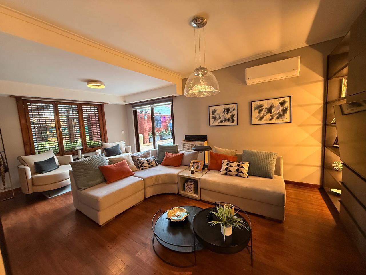 Foto de Venta casa 6 ambientes con quincho y piscina en Parque Luro, imagen 4