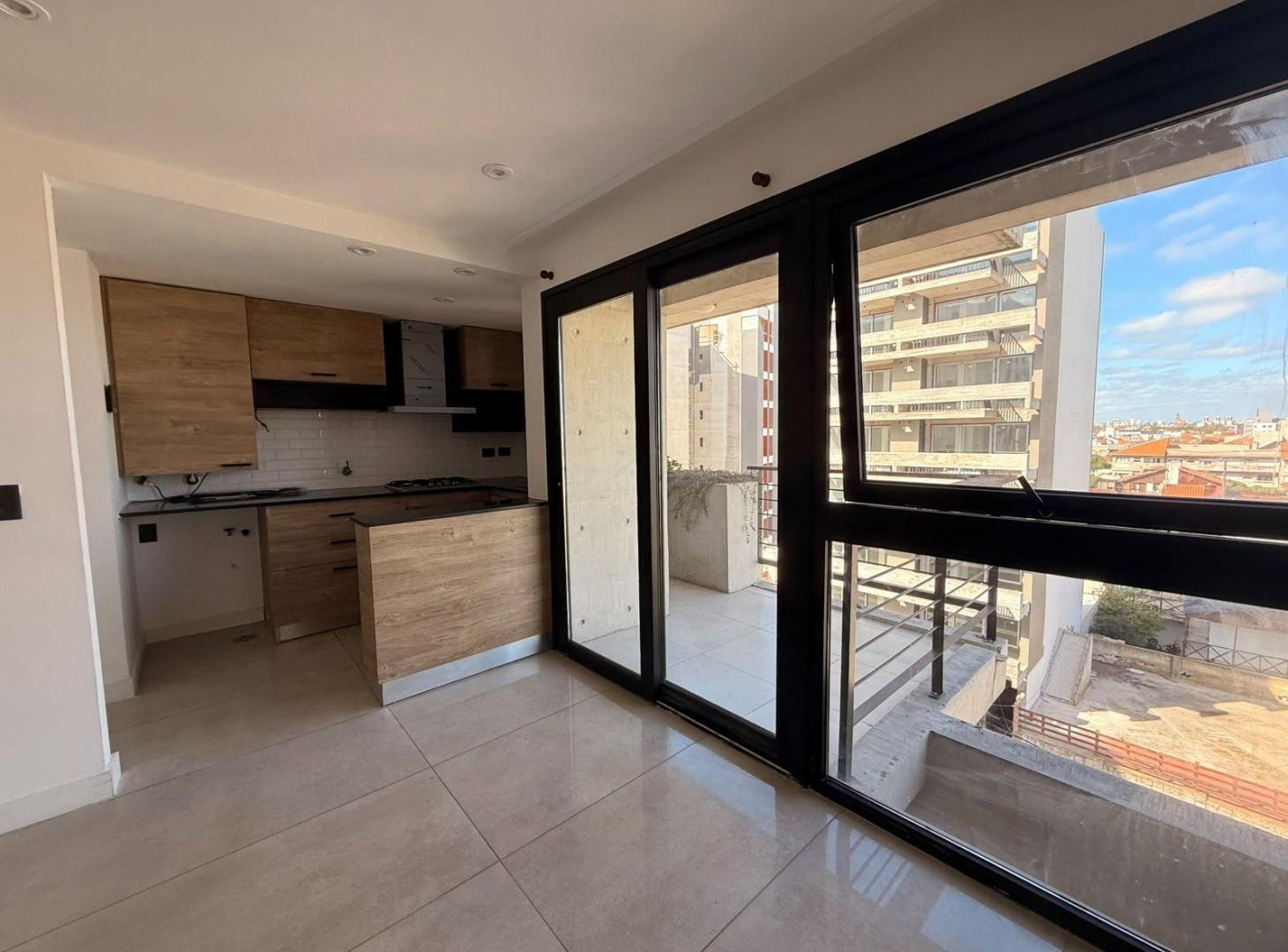 Foto de VENTA DEPARTAMENTO 2 AMBIENTES CON COCHERA, ZONA CONSTITUCION, imagen 4