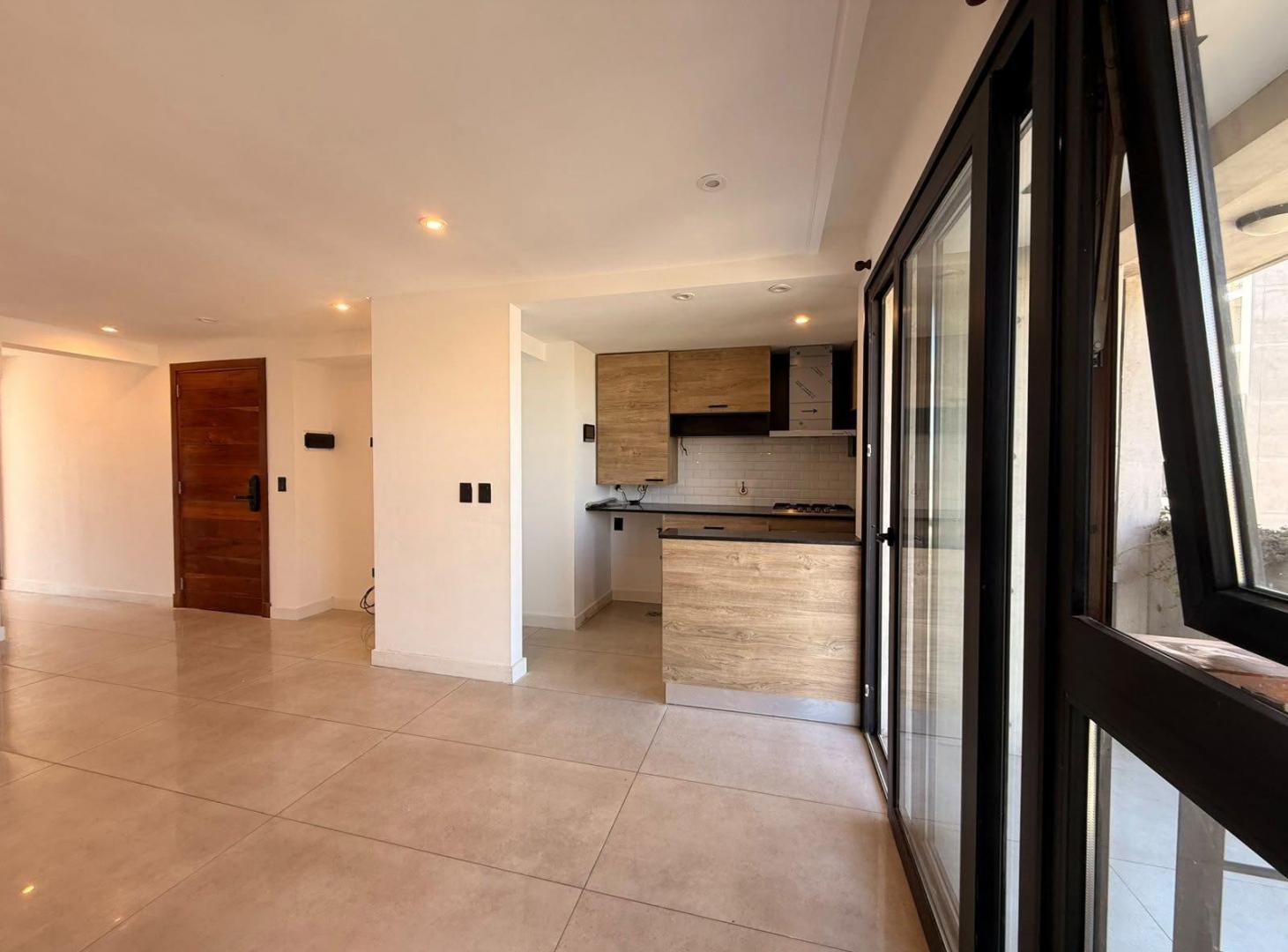 Foto de VENTA DEPARTAMENTO 2 AMBIENTES CON COCHERA, ZONA CONSTITUCION, imagen 3