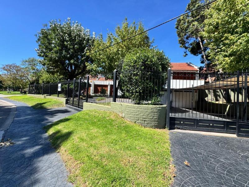 Foto de Chalet 6 ambientes en barrio Pinos de Anchorena, imagen 2