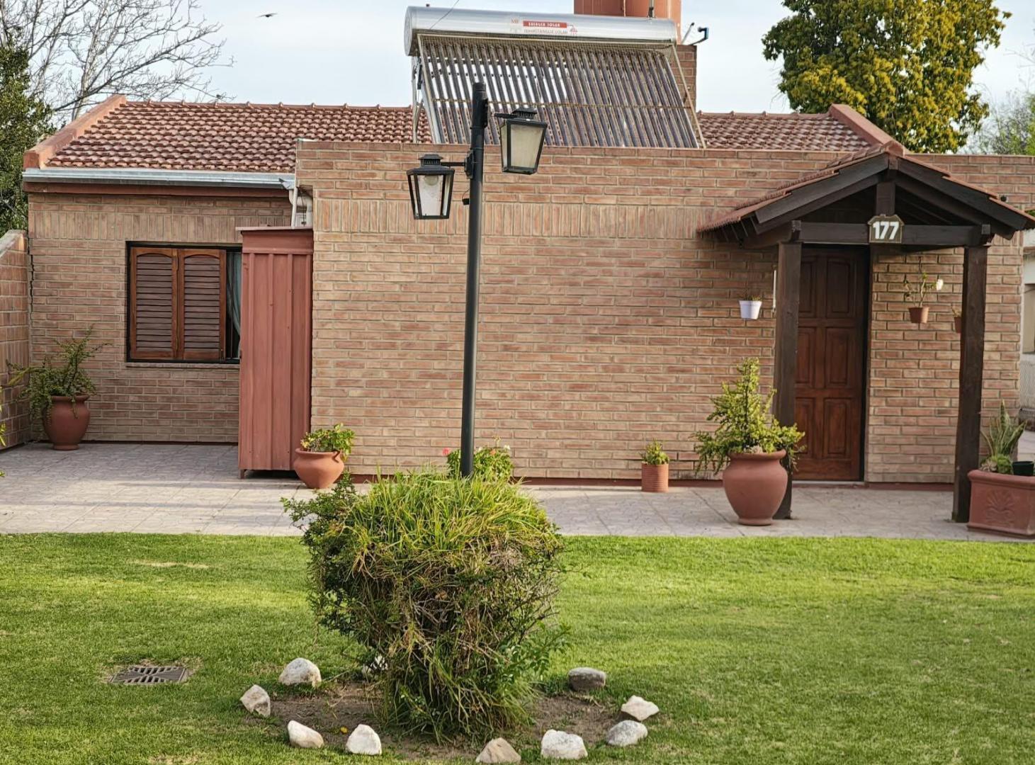 Casa en venta Barrio Guiñazú  3 dormitorios