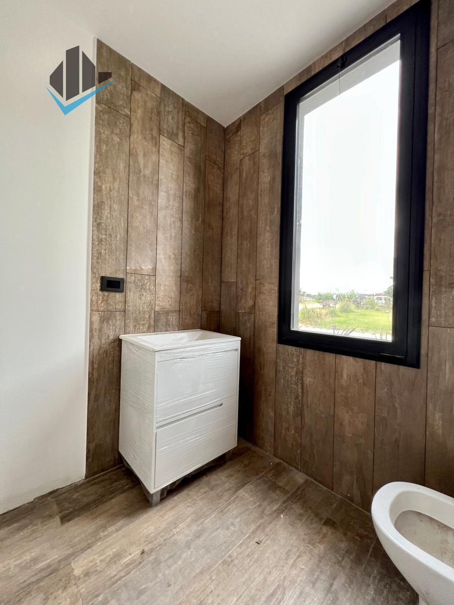Casa en Venta en Costa Esmeralda 5