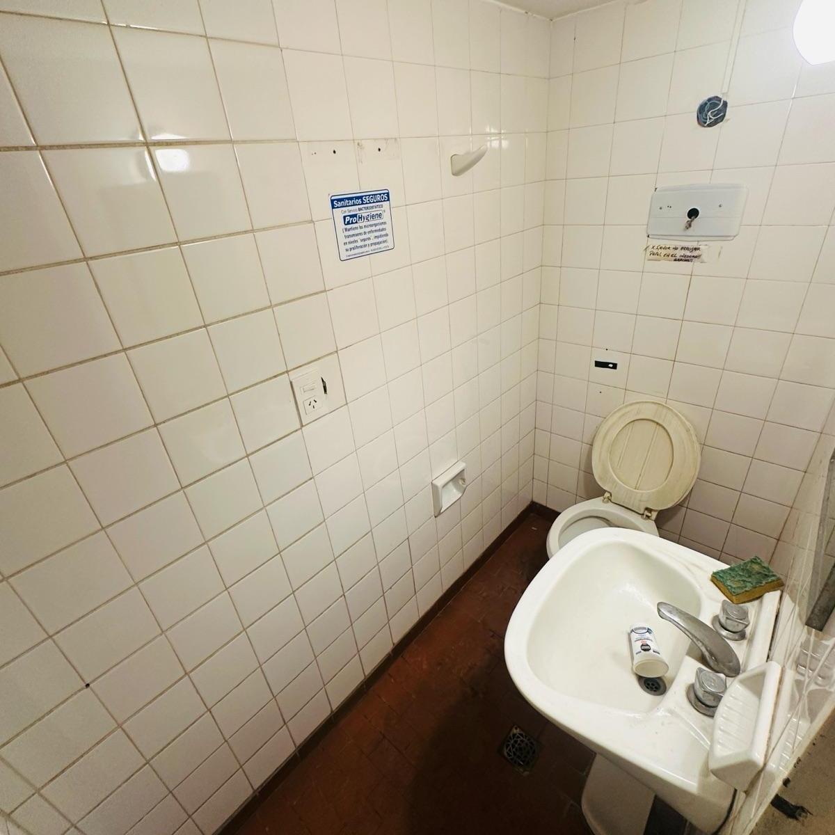 Foto de 2 locales y un dpto en venta en Pinamar, imagen 2