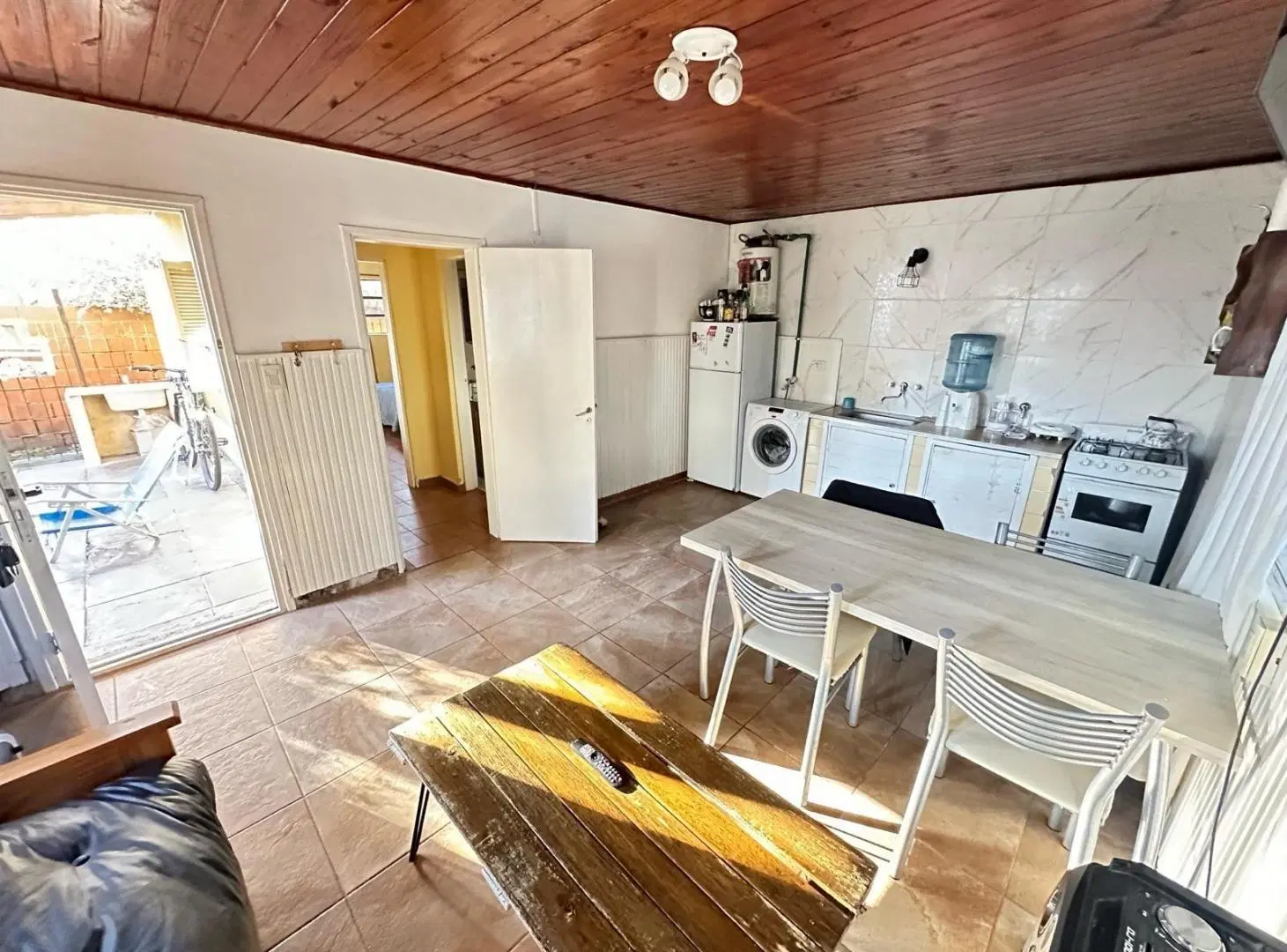Casa principal y 3 departamentos en venta 4