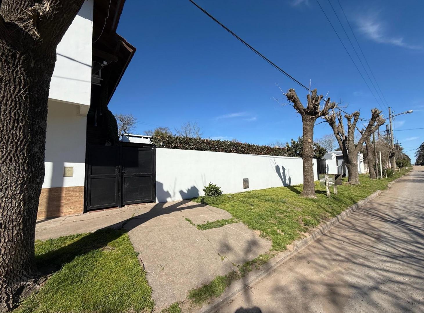Foto de Casa con locales y quincho en Madariaga., imagen 3