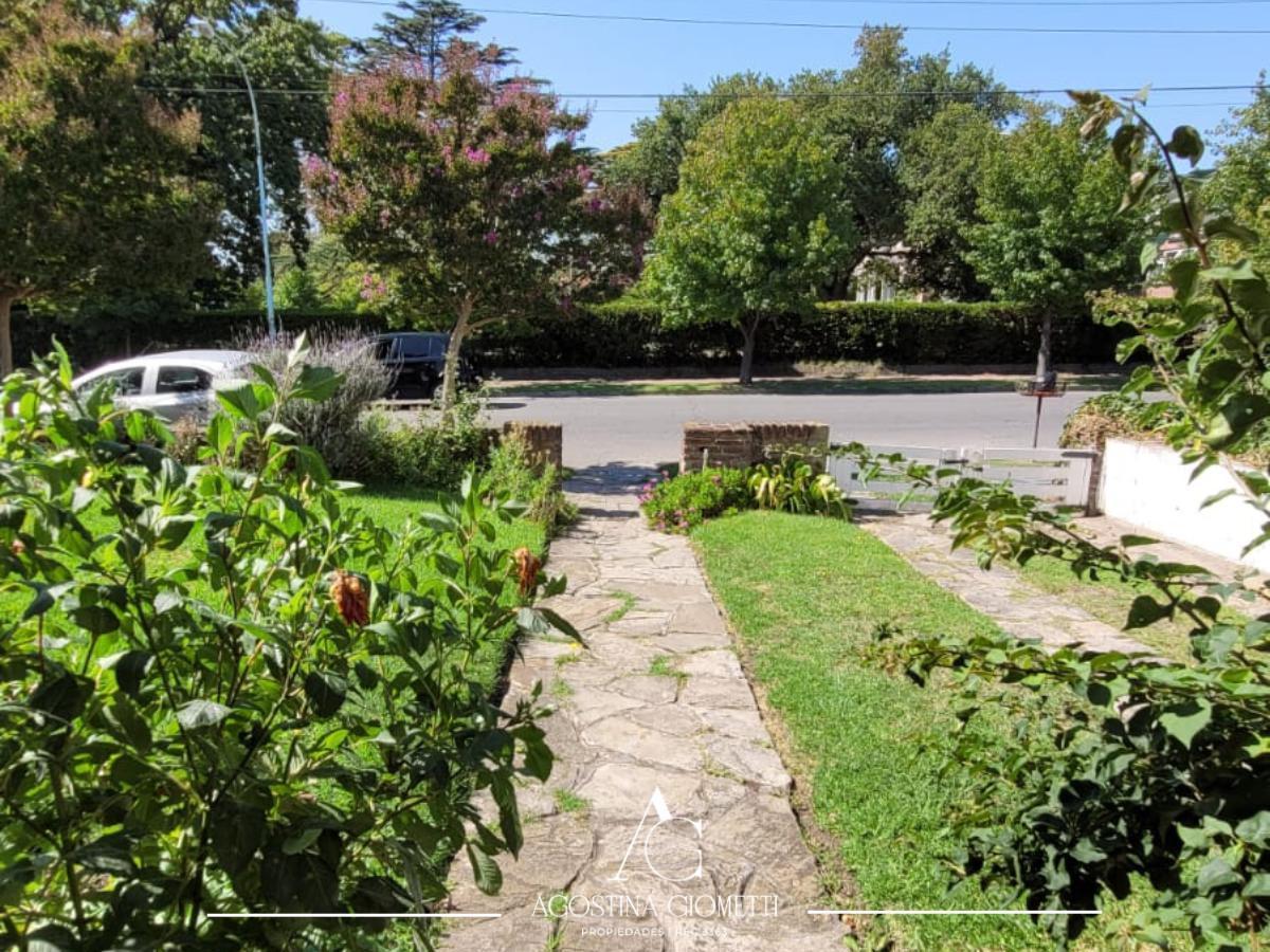 Z/ Divino Rostro. Casa 4 Amb C/ Depen. Jardin 5