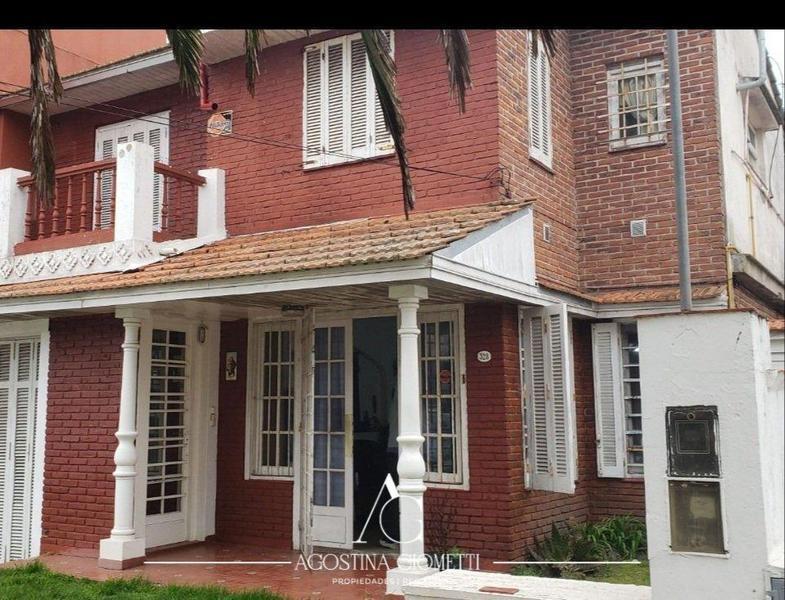 Z/ San Carlos. Casa Dos Viviendas. (Pb) 3 Amb, Jardín. 2da (Pa) 3 Amb Terraza. 5