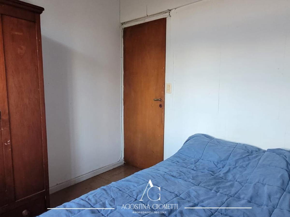 Z/ San Carlos. Casa Dos Viviendas. (Pb) 3 Amb, Jardín. 2da (Pa) 3 Amb Terraza. 5