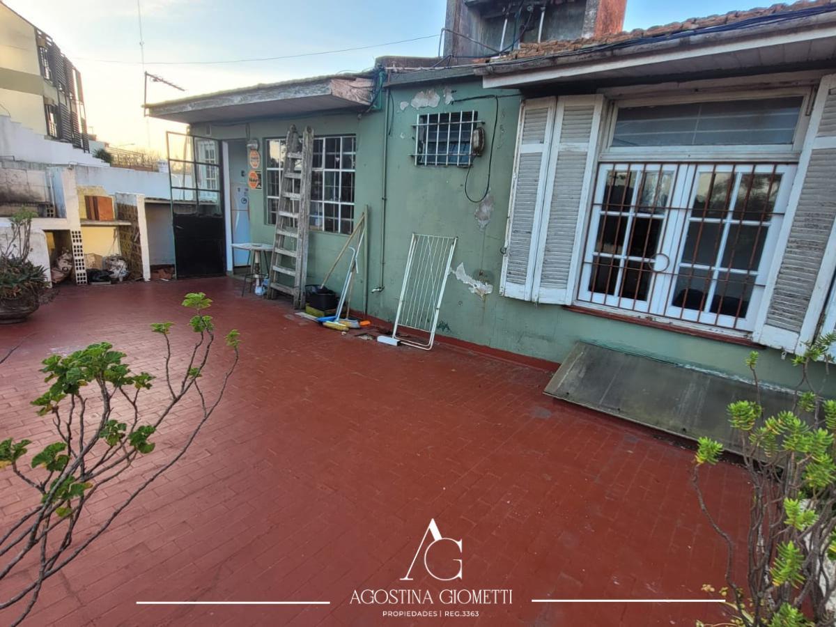 Z/ San Carlos. Casa Dos Viviendas. (Pb) 3 Amb, Jardín. 2da (Pa) 3 Amb Terraza. 1