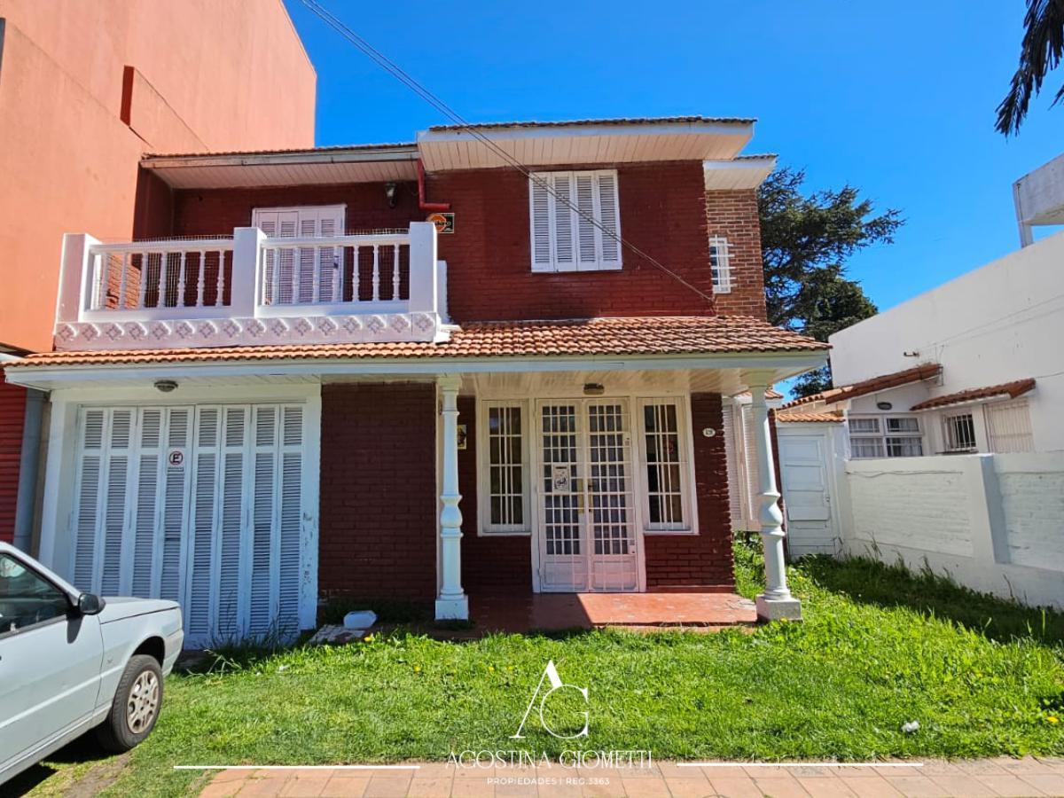 Z/ San Carlos. Casa Dos Viviendas. (Pb) 3 Amb, Jardín. 2da (Pa) 3 Amb Terraza. 1