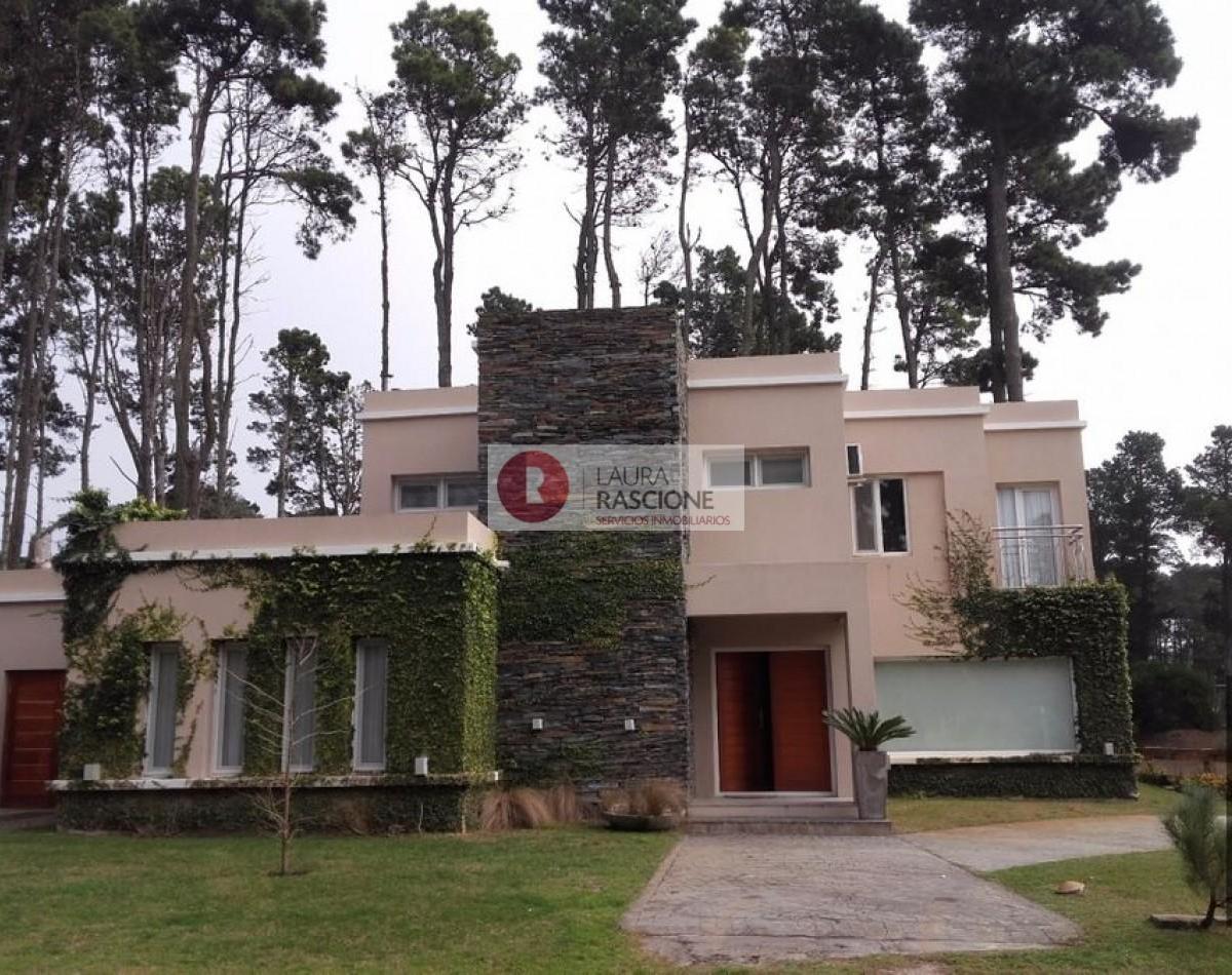 CASA EN PINAMAR NORTE  con piscina