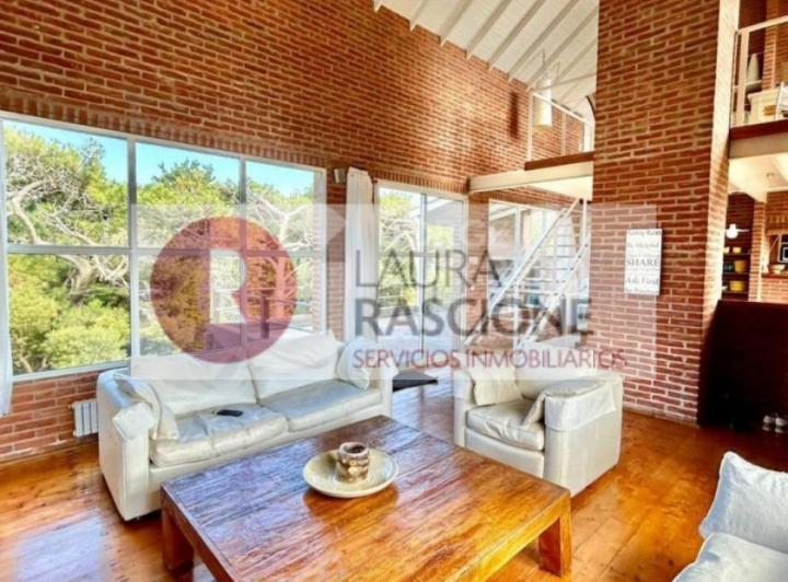 Casa en venta en Carilo, sobre Avutarda a 100 mas del mar! 4