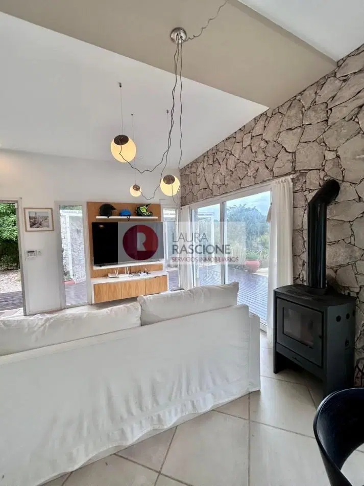 CASA EN VENTA 3 AMBIENTES EN CARILO 4