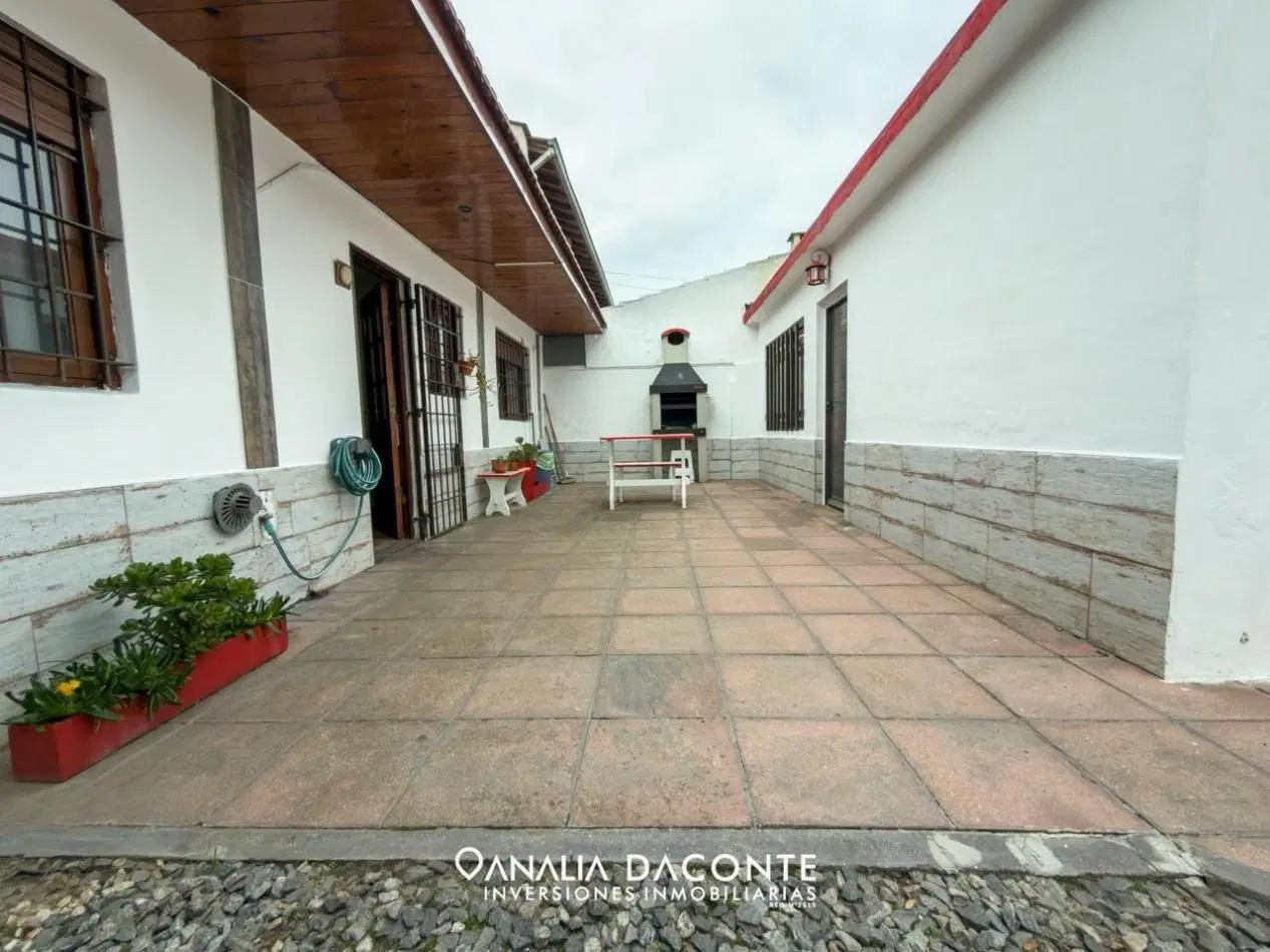 Chalet 3 amb con garage y jardin. Zona Once Unidos 3