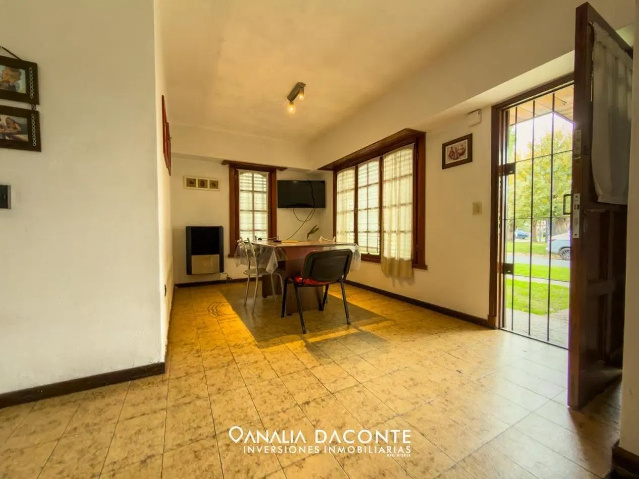 Chalet 3 amb con garage y jardin. Zona Once Unidos 2