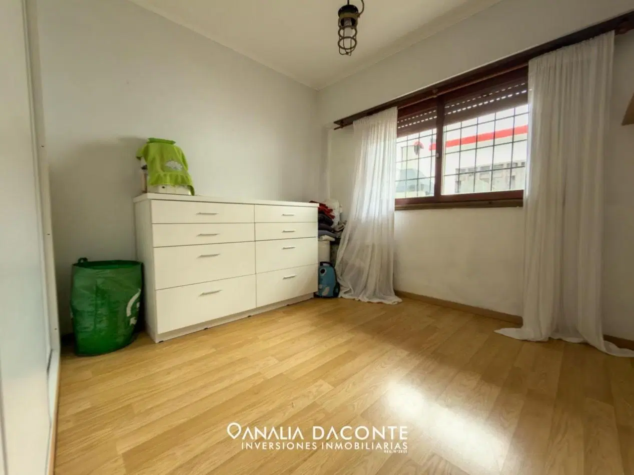 Chalet 3 amb con garage y jardin. Zona Once Unidos 4