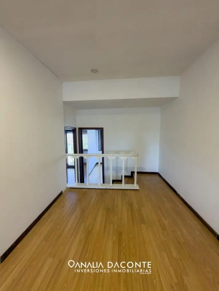 Depto 3 amb en PH a la calle con gran balcon! Parque Luro 3