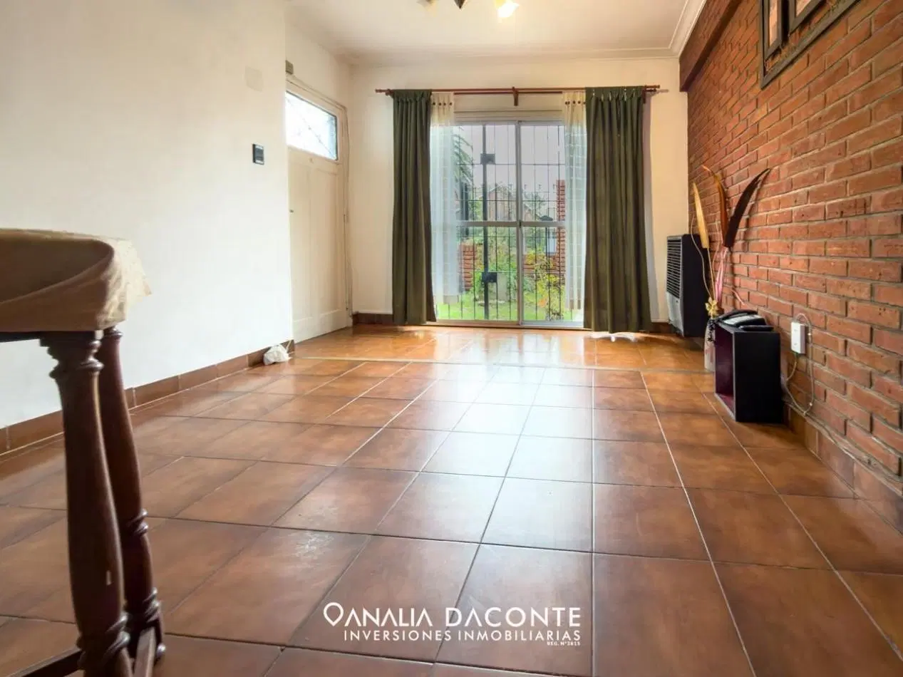Impecable chalet sobre lote propio. Los Pinares 2