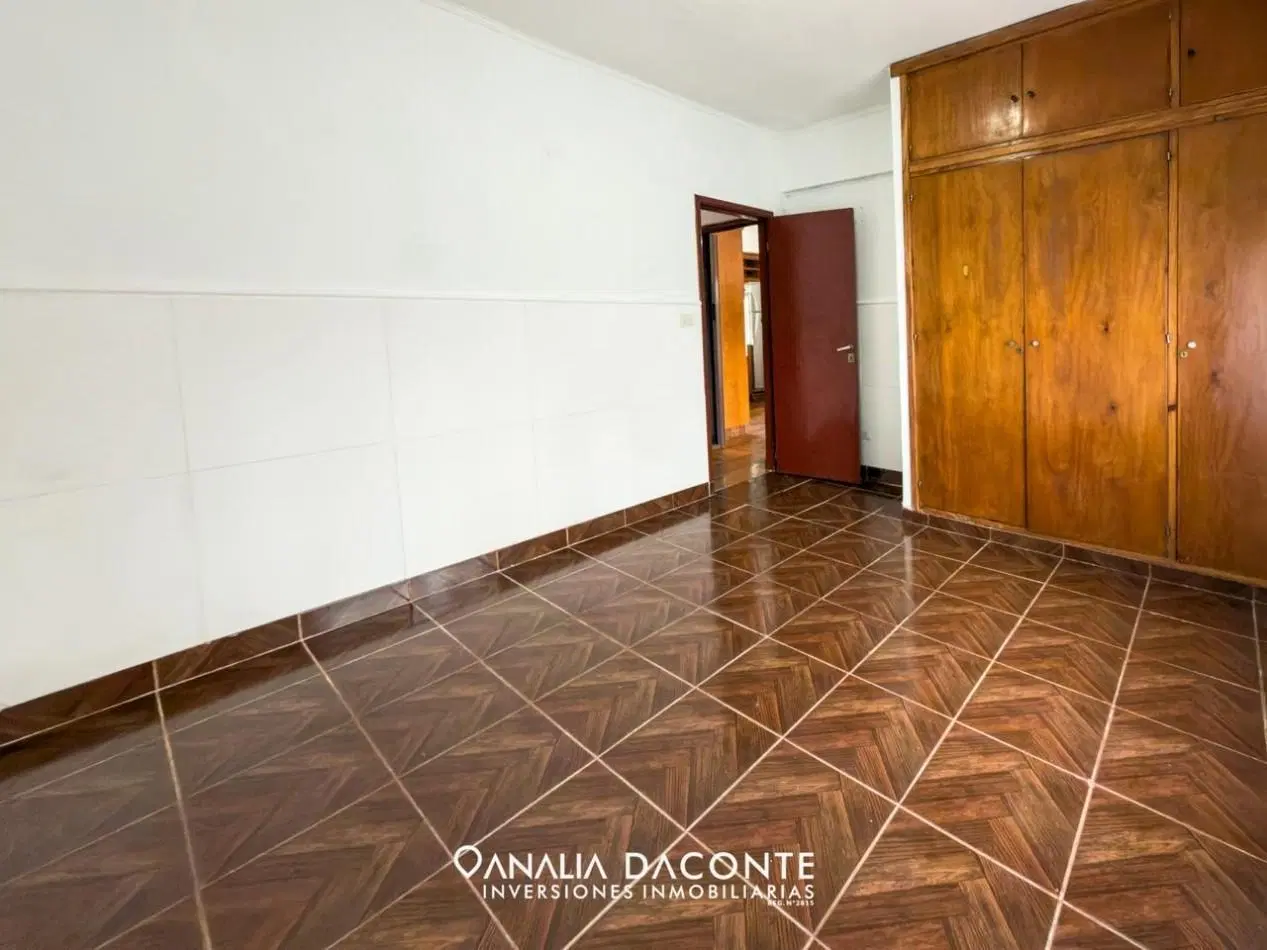 Impecable chalet sobre lote propio. Los Pinares 3