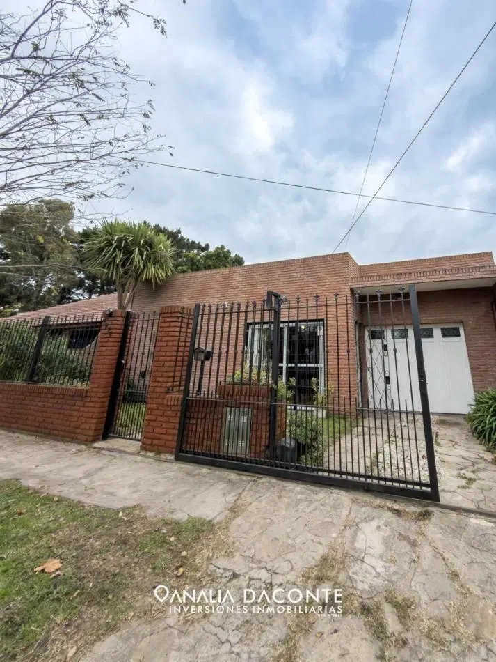 Impecable chalet sobre lote propio. Los Pinares 1