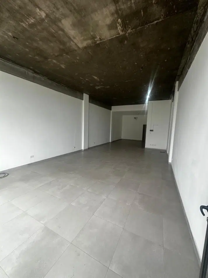 Local en venta a estrenar. Tejedor y Ferre 3