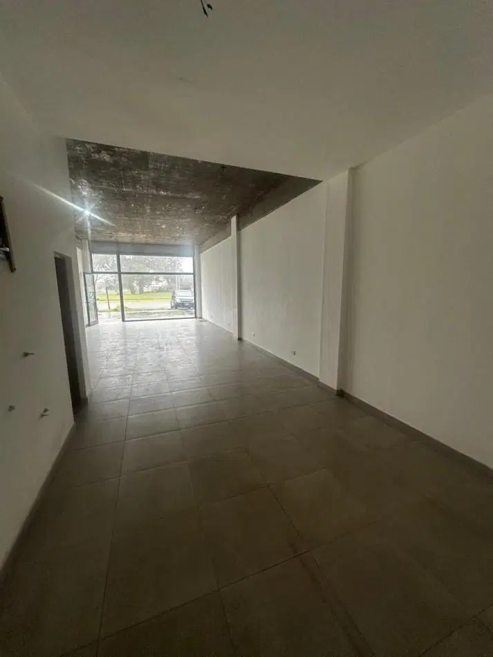 Local en venta a estrenar. Tejedor y Ferre 4