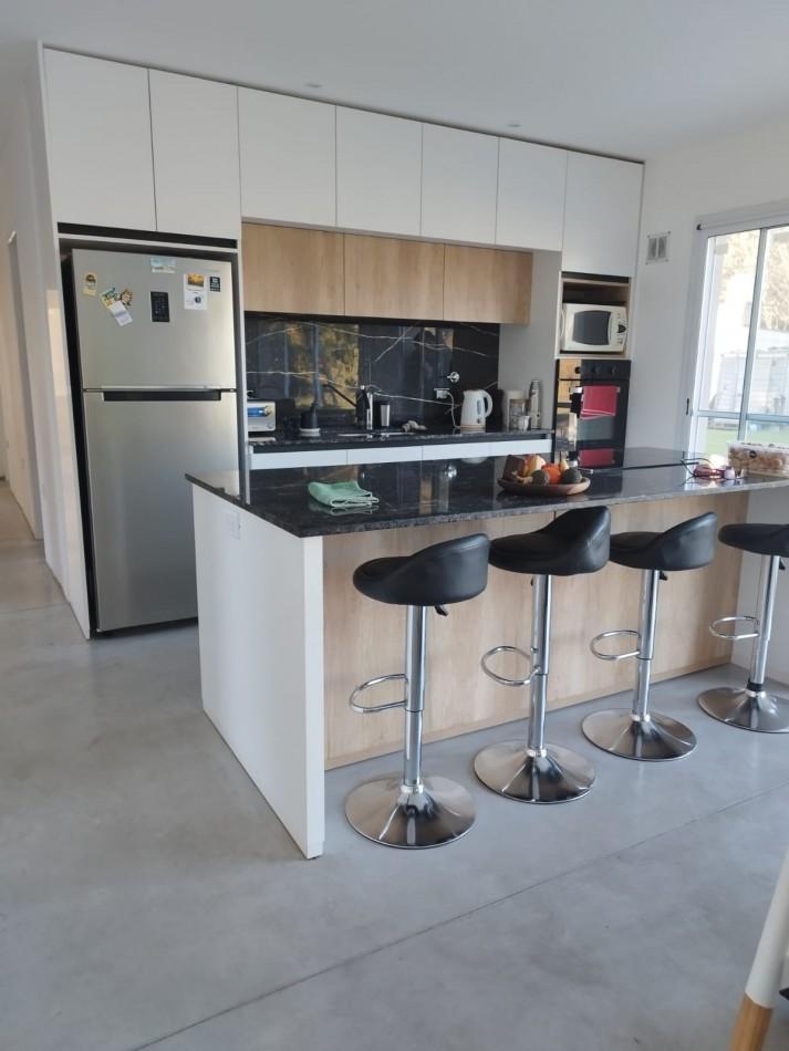 Foto de Chalet 3 amb de 120m2 con gran parque. El Tejado, imagen 5