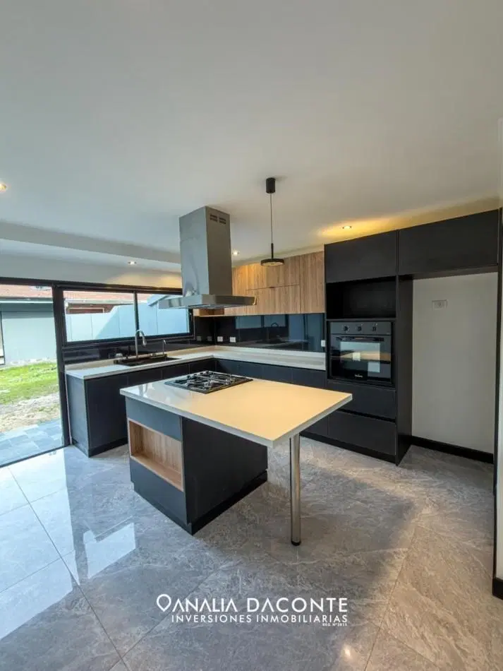 Espectacular duplex 3 amb con parque y quincho! A estrenar 1