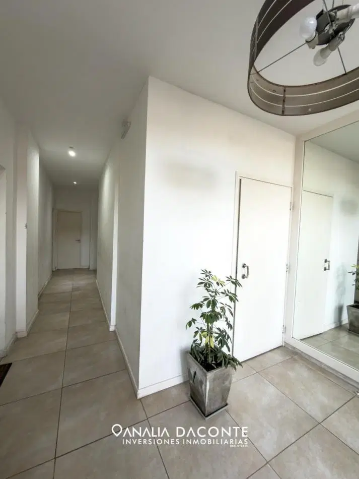 Moderno depto 2 amb en planta baja, con patio y cochera. La Perla 1