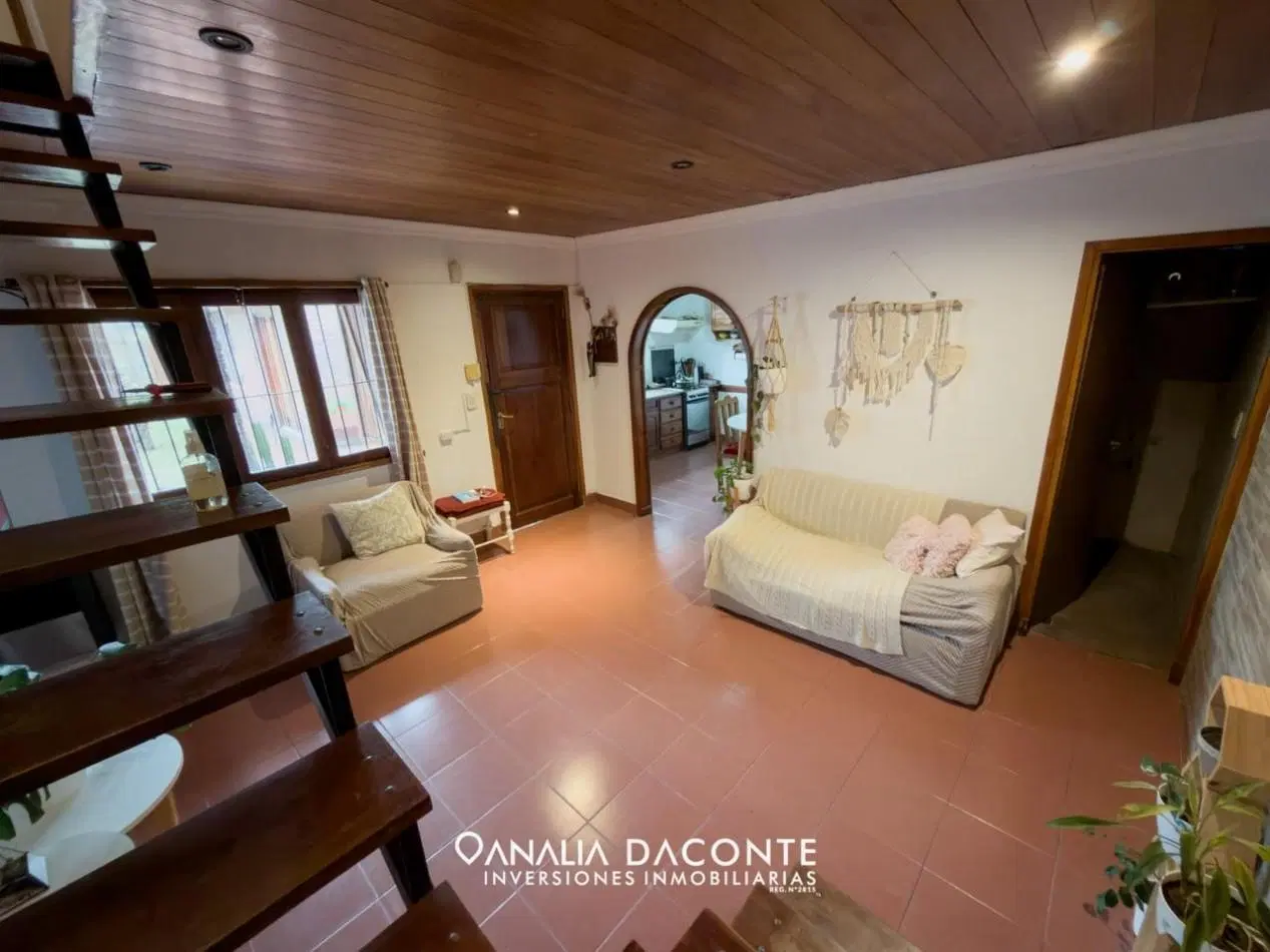 Chalet 4 amb con garage, quincho y jardin. Barrio Lopez de Gomara 5