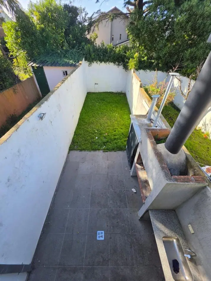 Duplex 4 amb con cochera y jardin. Parque Luro 3