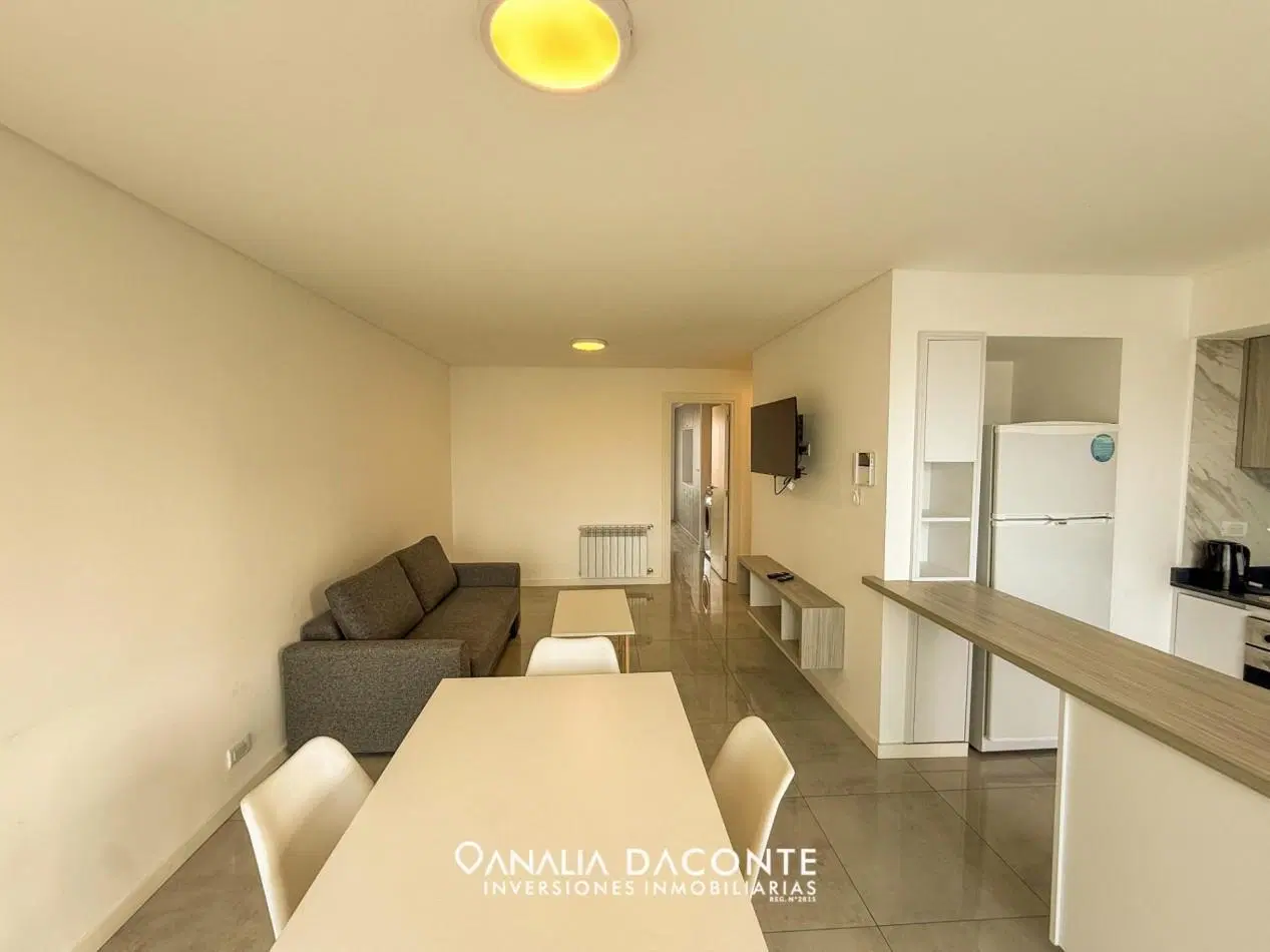 Exclusivo semipiso de 2 amb con vista al mar y cochera. La Perla 2