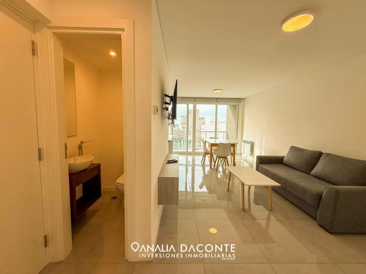 Exclusivo semipiso de 2 amb con vista al mar y cochera. La Perla 5