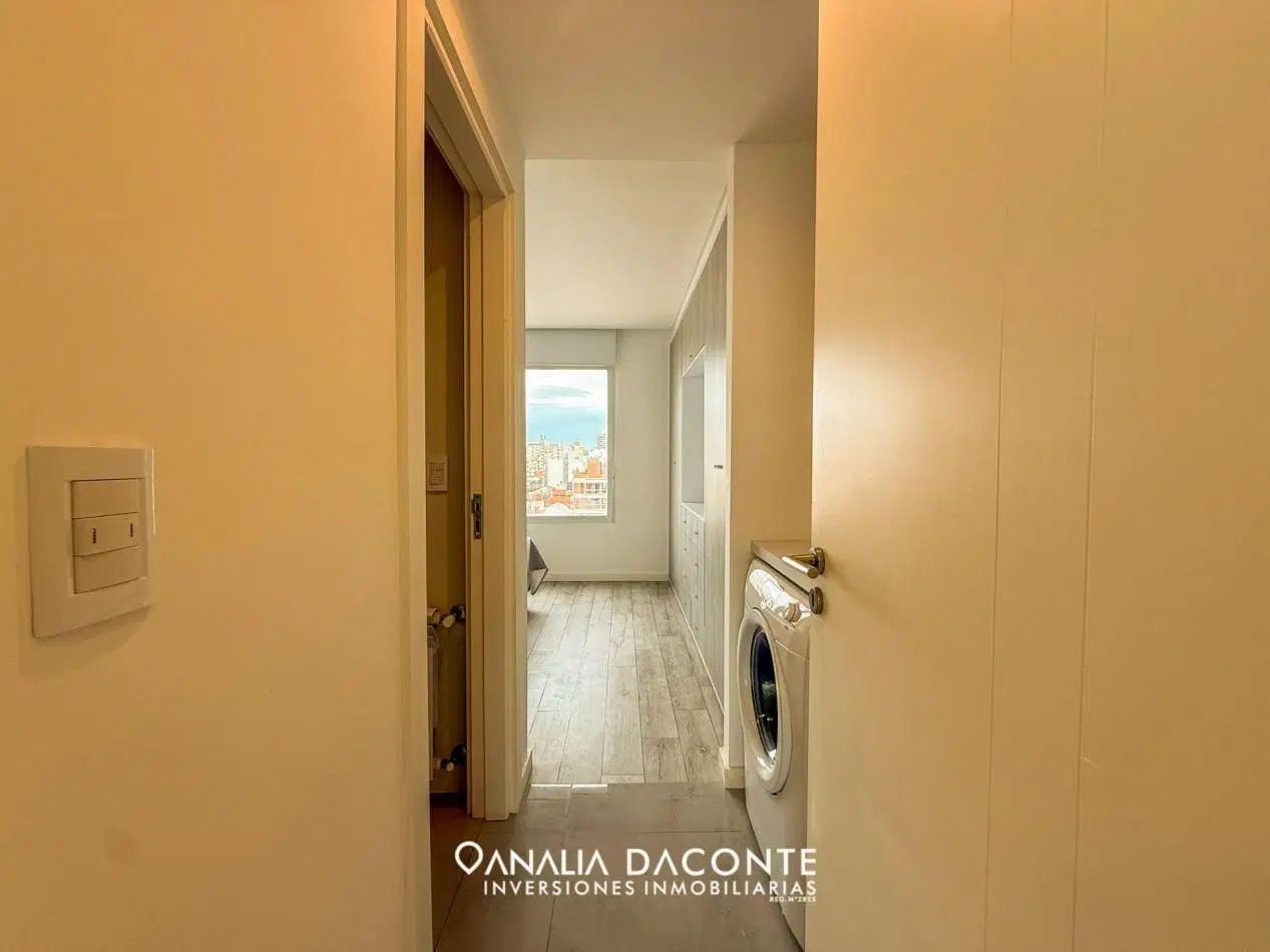 Exclusivo semipiso de 2 amb con vista al mar y cochera. La Perla 8