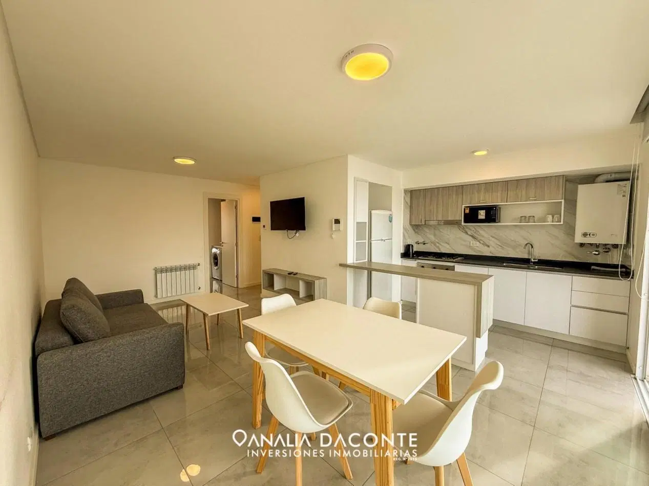 Exclusivo semipiso de 2 amb con vista al mar y cochera. La Perla 4