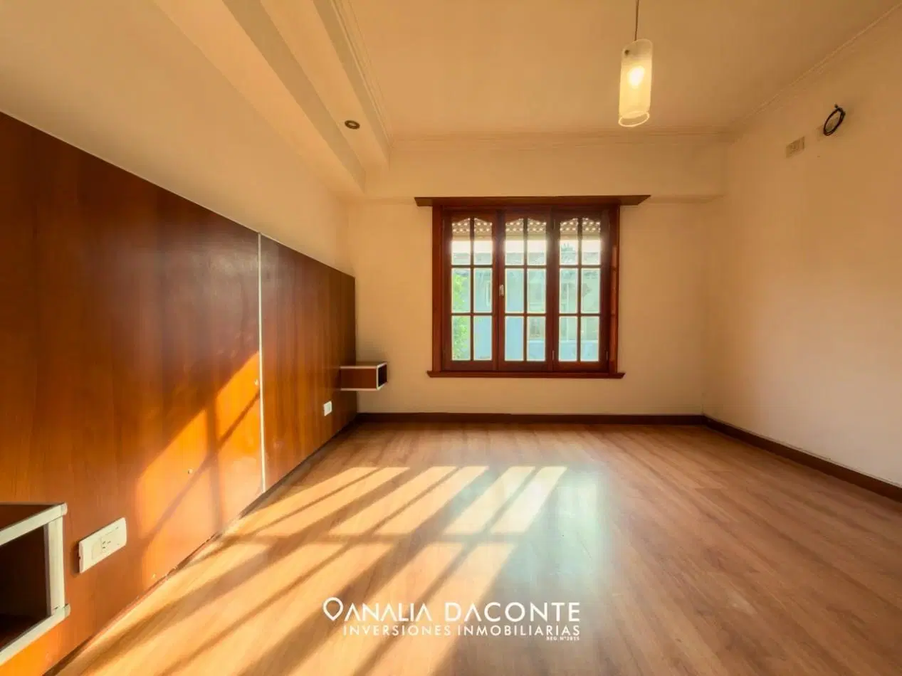 Gran chalet 5 amb con garage, quincho y jardin. Los Pinares 2
