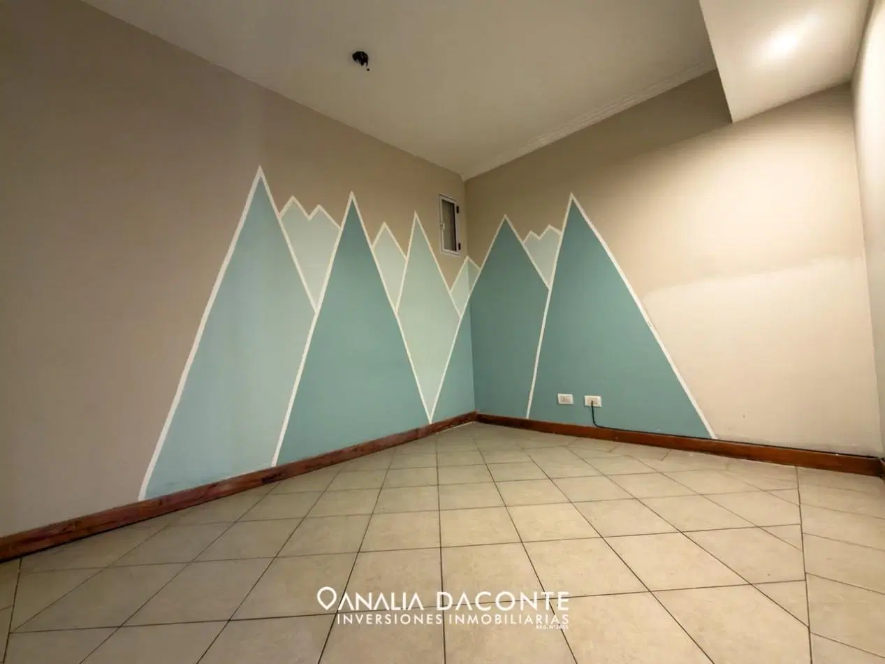 Gran chalet 5 amb con garage, quincho y jardin. Los Pinares 1