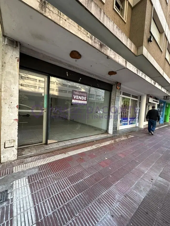 Local a la calle centrico oportunidad !JUJUY Y RIVADAVIA 3