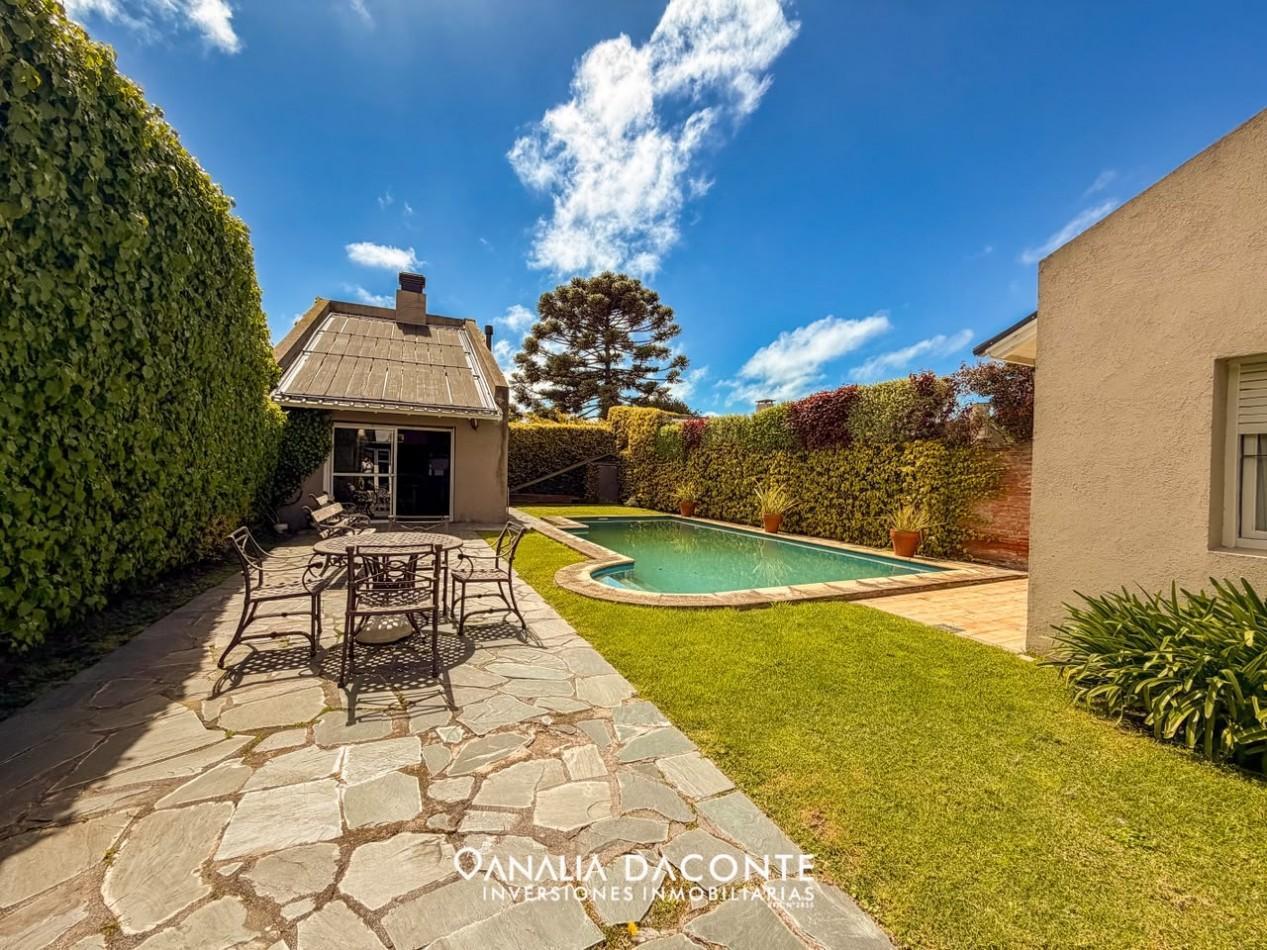 Foto de Moderno chalet 5 amb con piscina climatizada y quincho. Los Pinares, imagen 2