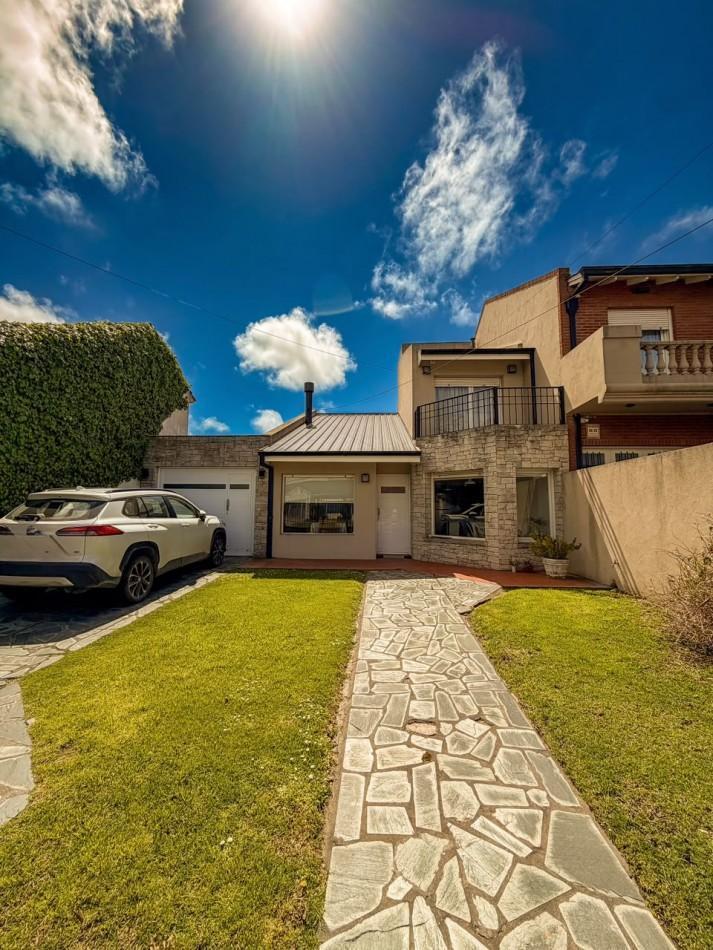 Foto de Moderno chalet 5 amb con piscina climatizada y quincho. Los Pinares, imagen 3