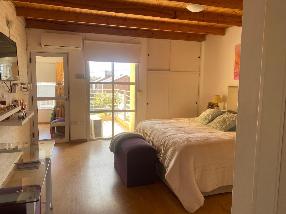 Casa en La Falda, 4 Dorm. Patio, Pileta, Quincho, Garage 2