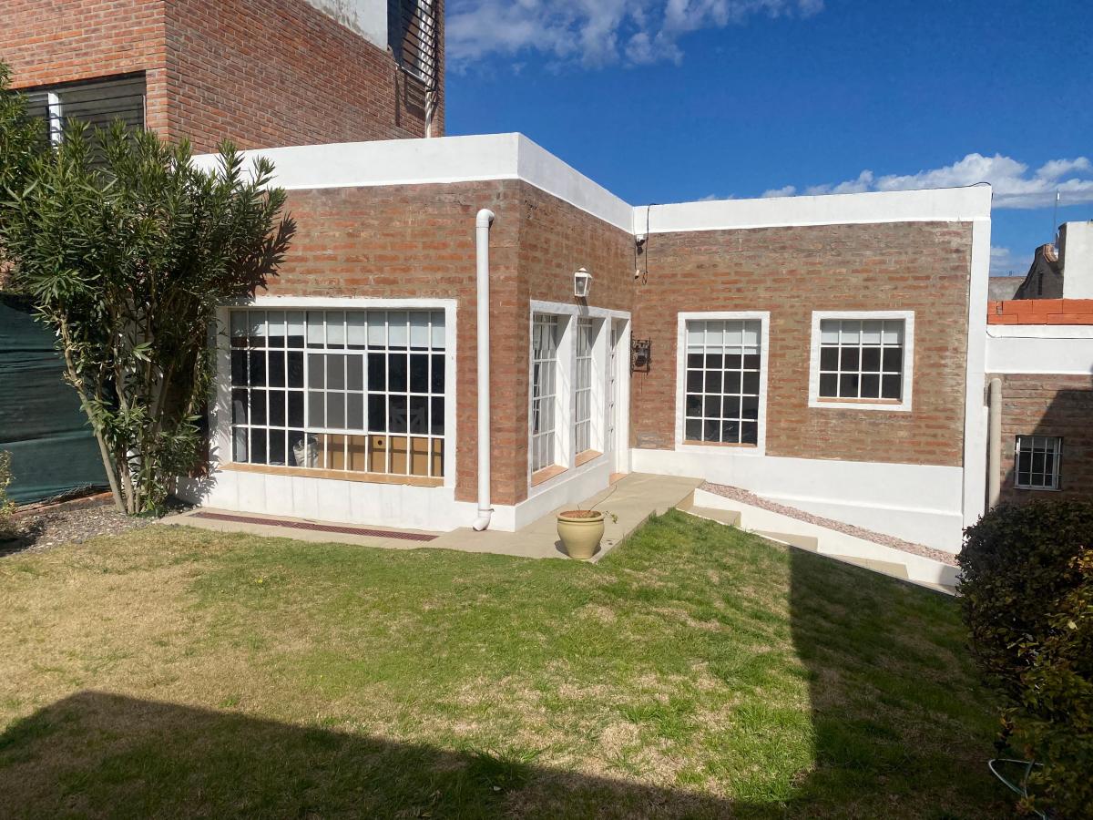 Casa en La Falda, 4 Dorm. Patio, Pileta, Quincho, Garage 4