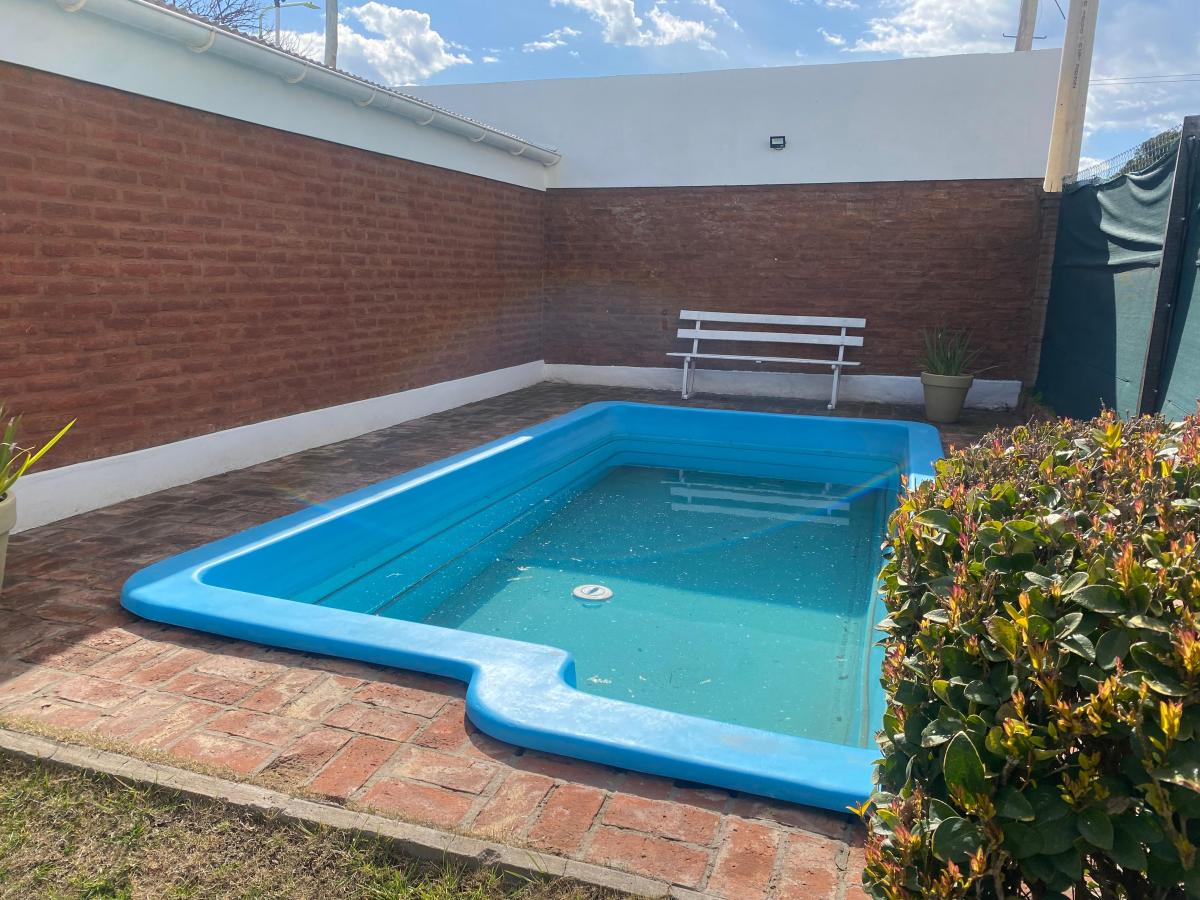 Casa en La Falda, 4 Dorm. Patio, Pileta, Quincho, Garage 3