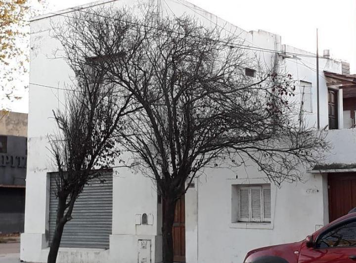 4 LOCALES + 3 DEPTOS + 2 HABITACIONES + TERRAZA + QUINCHO 2